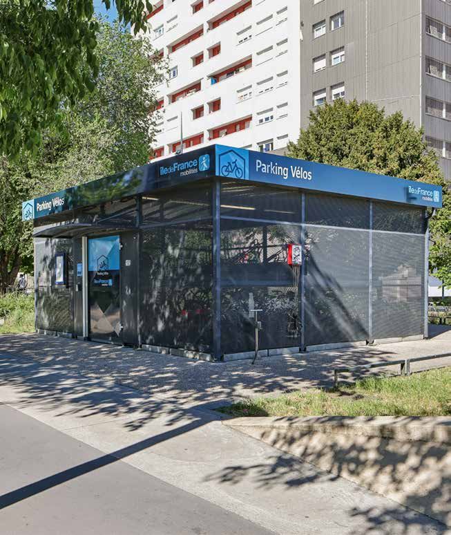 Abri à vélos sécurisé Île-de-France Mobilités, à proximité immédiate du site.